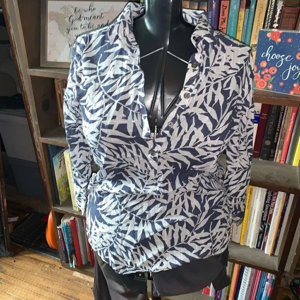 Columbia lightweight gorpcore split neck M sun protection blouse